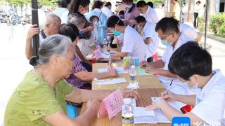 昌江医疗集团举办庆祝2024年中国医师节义诊活动