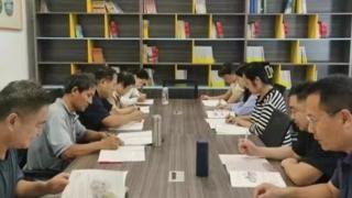 泰安英雄山双语学校政治学科组举行教研活动