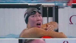 美国游泳队被嘲是紫薯队，赛后集体变脸，网友呼吁中国记者去提问