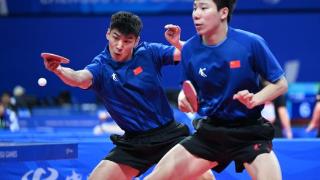 成都大运会：徐瑛彬/薛飞4比1日本组合 晋级乒乓球男双半决赛
