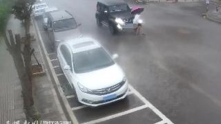 雨天驾车，谨防“鬼探头”