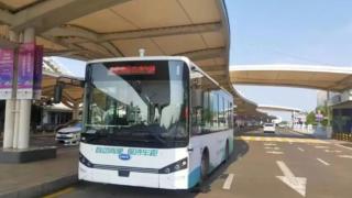海南首个机场开放道路自动驾驶公交接驳车上线：旅客免费乘
