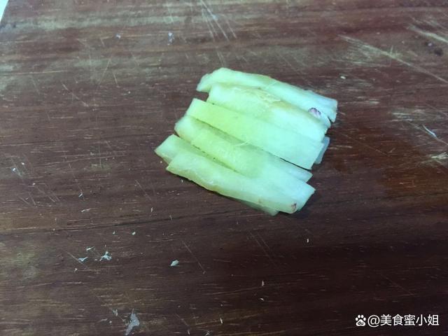 黑松露炖鸡汤，香气四溢，汤醇肉滑，一品难忘的绝美滋味