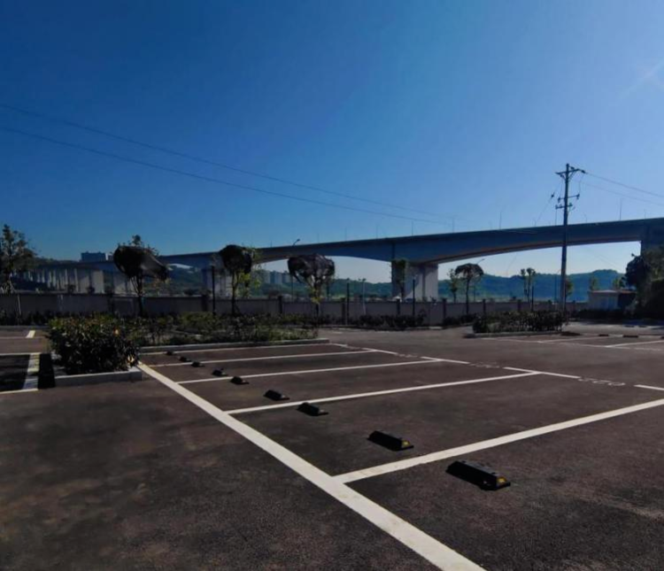 巴南渝兴公司：盘活闲置资源 建设小微停车场 近400个车位全面完工