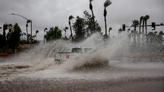 热带风暴“希拉里”袭击美国南加州，或带来严重洪涝