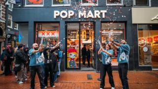 意大利、荷兰首店同日盛大开业 泡泡玛特在欧洲掀起潮流风暴