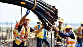 济曲快速路上跨京沪铁路建设忙