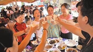 校地共建开展“夏至”养生膳食长街宴活动