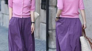 40+时尚博主粉色针织衫搭配紫色半身裙，温柔又减龄