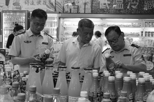 固镇县市场监管局刘集市场监管所开展饮料市场专项检查
