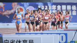田径——全国冠军赛:安徽选手王春雨夺得女子1500米决赛冠军