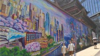 渝中：3D巨型彩绘墙亮相街头 展现重庆山水风光