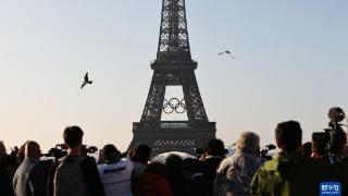 巴黎奥运会｜奥运五环亮相埃菲尔铁塔