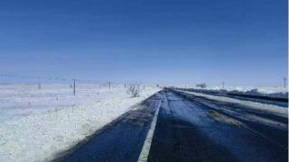 内蒙古新巴尔虎左旗遇暴雪后道路已全部恢复 共救助人员236人车辆146台