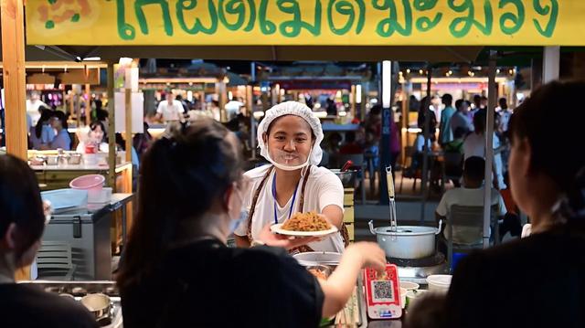 全球连线 | 泰国商户在中国夜市觅商机