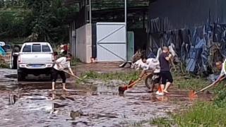重庆万州洪水已退，当地居民：正在进行清理恢复工作