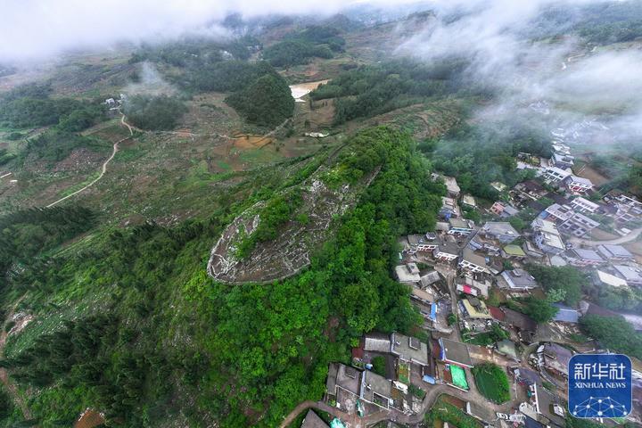 贵州：群山中的“大脚印”