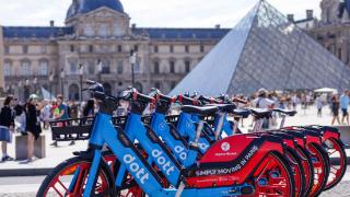 法国街头随处可见的共享助力自行车原来是中国制造