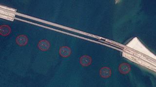 7艘船沉在克里米亚大桥附近！为阻止乌军无人艇，俄军豁出去了
