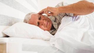 老年人睡觉时总在凌晨3、4点醒来，一般暗示4个问题，要引起重视