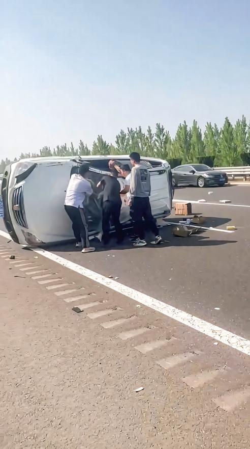 辽宁省葫芦岛市绥中县气象局杨行：“停车！快去救人！”