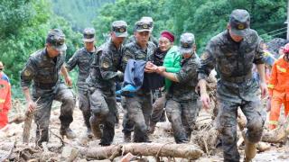 重庆万州遭受暴雨袭击 各方救援力量展开抢险救援