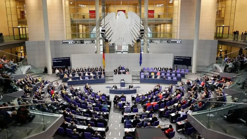 德国议员在联邦议院骂起来了！用词太脏被判罚款1000欧