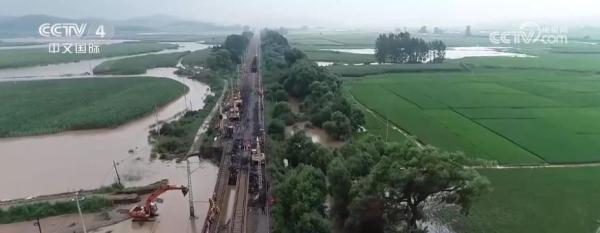 河北省防汛二级应急响应调整为三级，涿州恢复首条公交线路