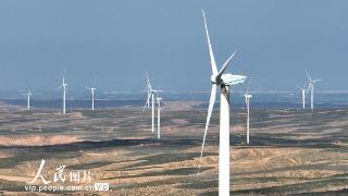 宁夏吴忠：戈壁风电助力绿色发展