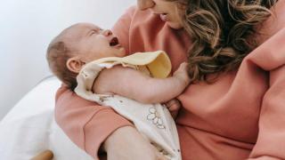 亲子育儿秘籍：有效安抚宝宝哭闹的方法分享