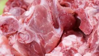 你知道如何炖出来的肉才能更香，更入味，更软烂吗？