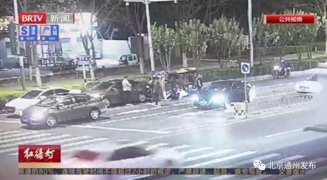 通州交通支队潞河大队发生多车连撞事故，肇事司机睡着了