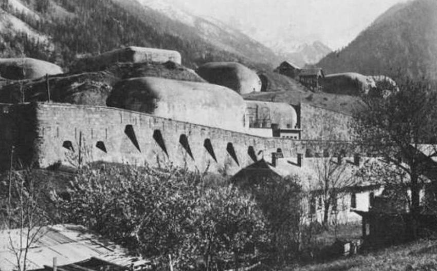 二战时期，法国陆军为何不在阿登高地修建防线？