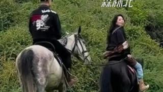 汪峰与森林北骑马视频曝光，网友：最浪漫的事，就是和你策马奔腾