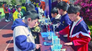 双清区志成学校举办了首届科学课程节