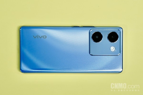 vivo Y100评测：一部超越预期 颜值充满惊喜的千元机