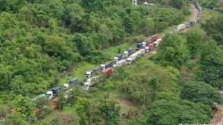 缅泰边境一口岸关闭，数百辆货车被堵，开放时间不明