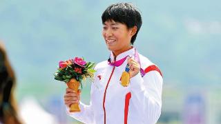 云南小将王莉收获女子龙舟200米金牌