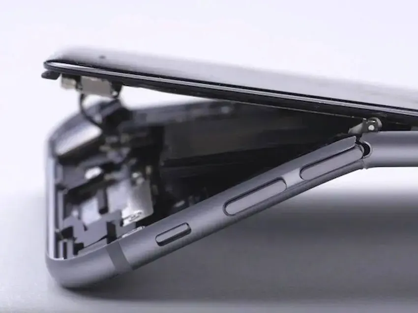 史上最薄苹果产品容易弯折吗？新 iPad Pro 暴力测试来了