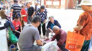武汉光谷九龙湖社区开展便民活动，群众家门口享受公益服务