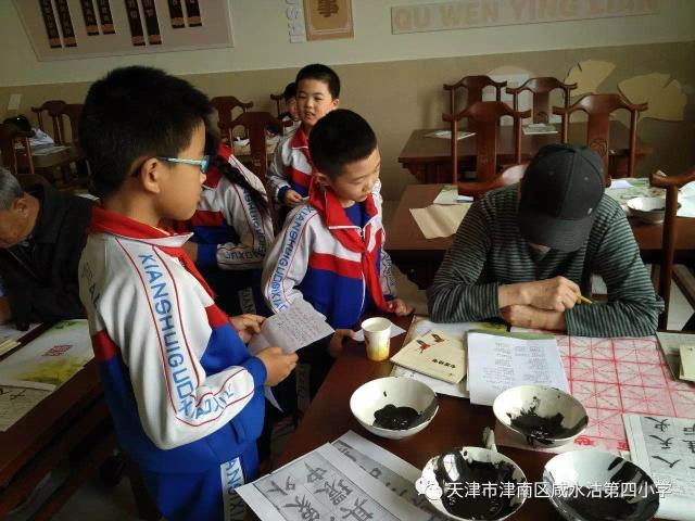 让学生浸润在古典文化中——津南区咸水沽第四小学以楹联传习启蒙国学教育 扫码阅读手机版