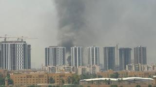 浓烟弥漫 伊拉克巴格达“绿区”发生火灾