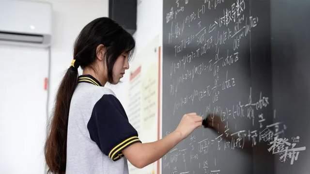17岁中专女生姜萍拿下数学竞赛全球第12名！