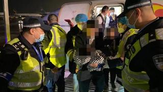 暖新闻丨空地联手 阿克苏两岁受伤儿童抵乌得到及时救治