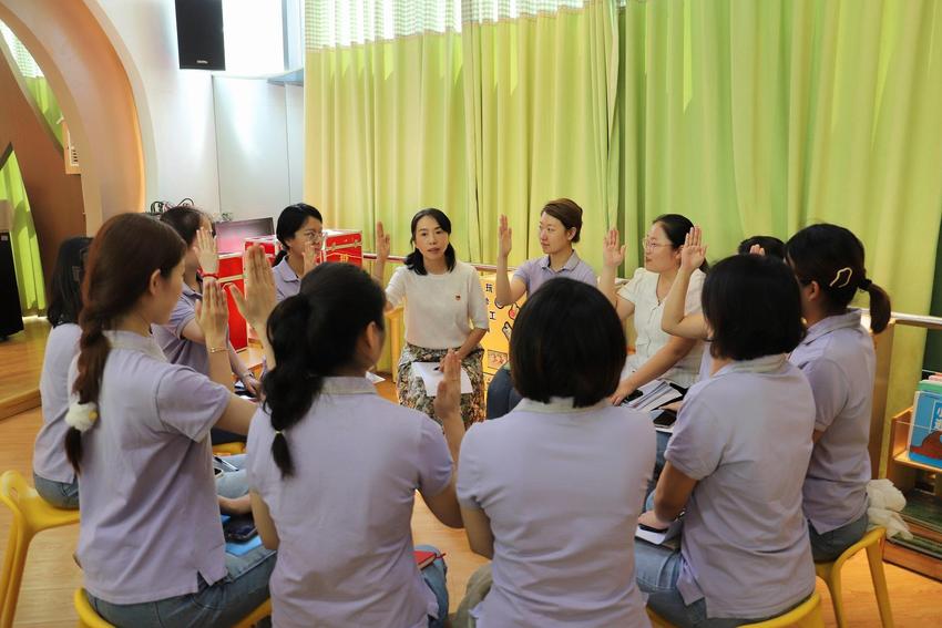 济南市历下区百合幼儿园召开第二届二次教职工代表大会
