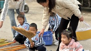 广饶县李鹊镇中心幼儿园开展“一起去赶集”行走实践活动