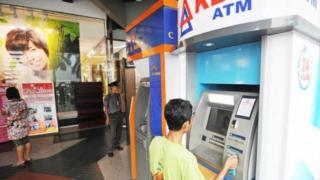 缅甸银行放松取款限制！网友：终于不用再加价购买现金了