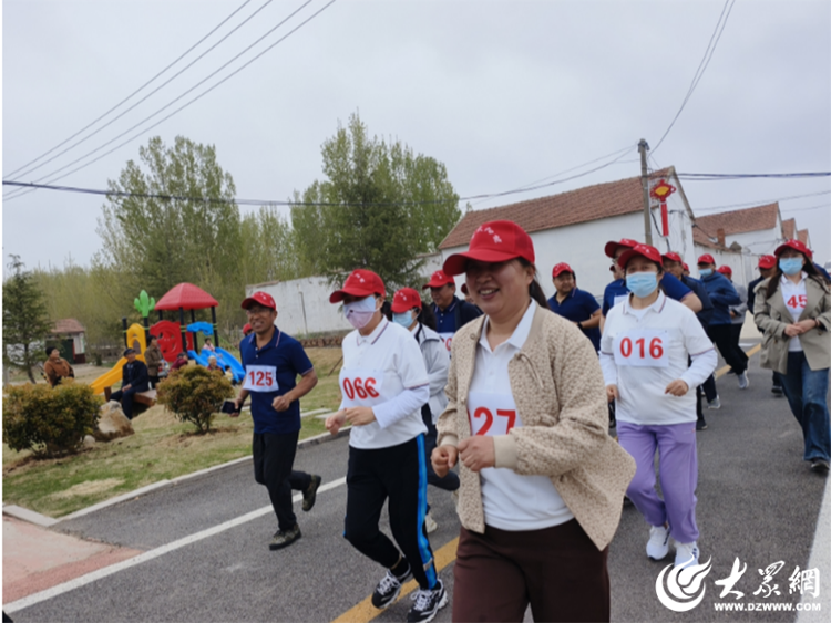 沂水县许家湖镇举办“花开长虹 阅见美好”美丽乡村健康跑活动