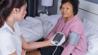 血压长期居高不下，多半会导致这5种疾病