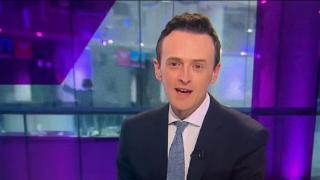 BBC4台播报新闻时，多名新闻编辑庆祝阿森纳绝杀曼联